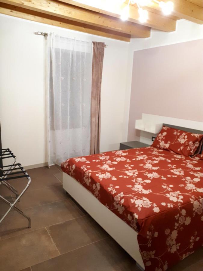 Dimora Rosso San Zeno - Wifi Veloce E Adatto Per Famiglie Верона Екстериор снимка
