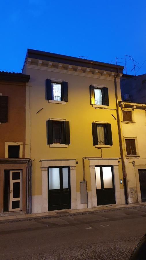 Dimora Rosso San Zeno - Wifi Veloce E Adatto Per Famiglie Верона Екстериор снимка